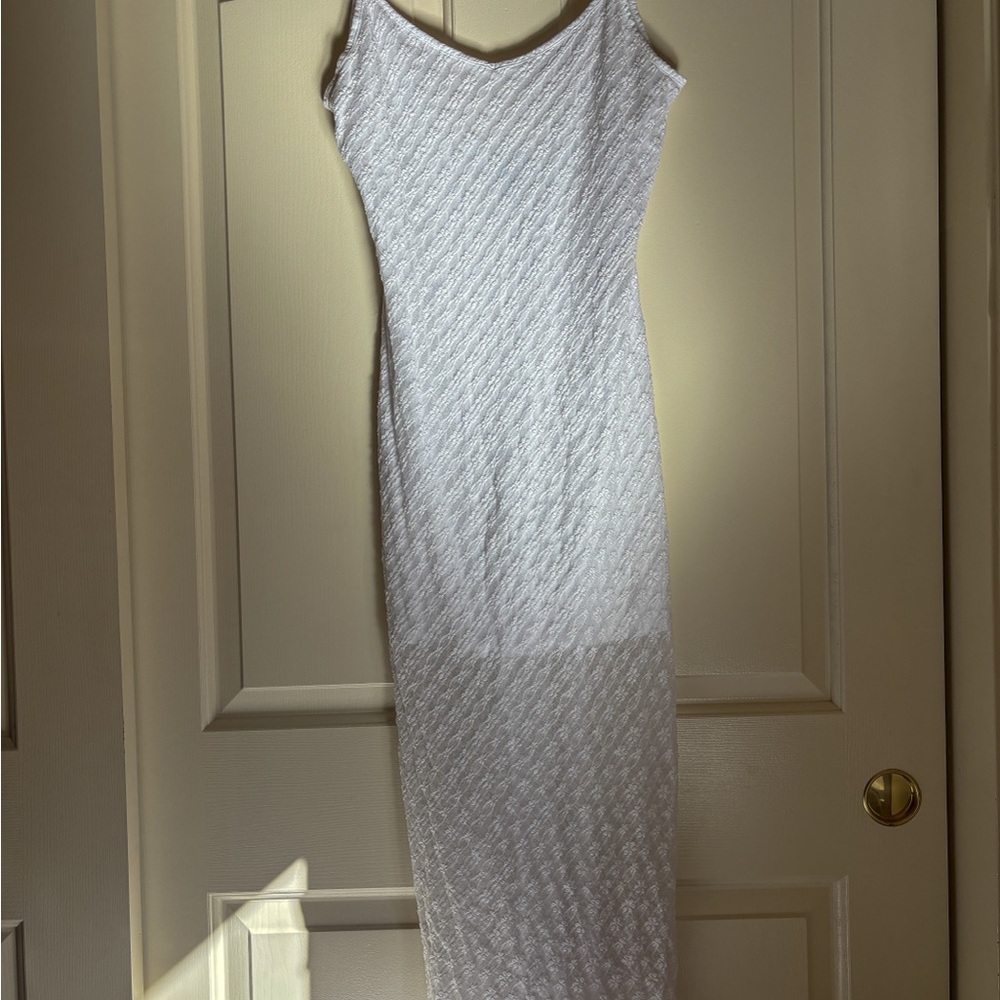 Elegant White Sleeveless Dress